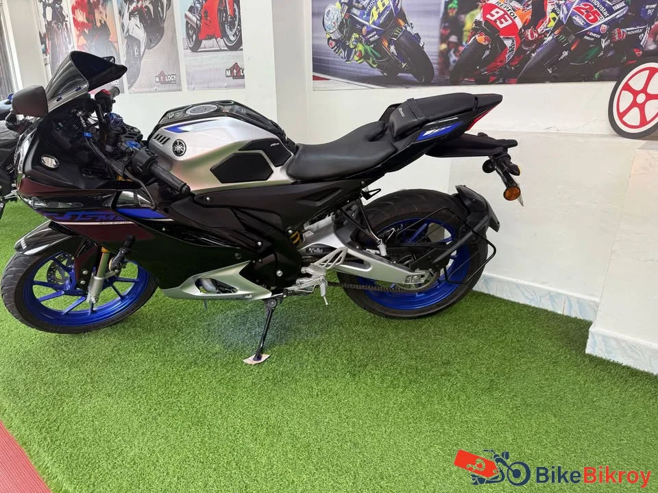 R15M BS7 Black Carbon 2024