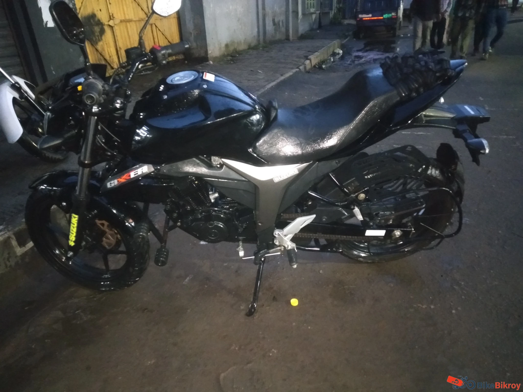Suzuki gixxer monotone