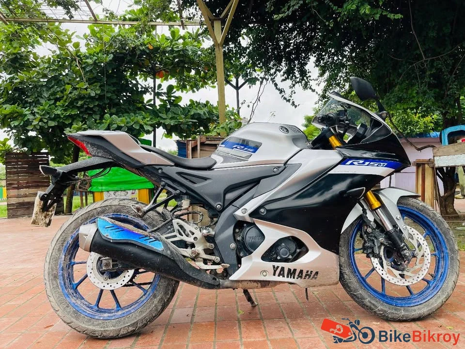 Yamaha R15 V4