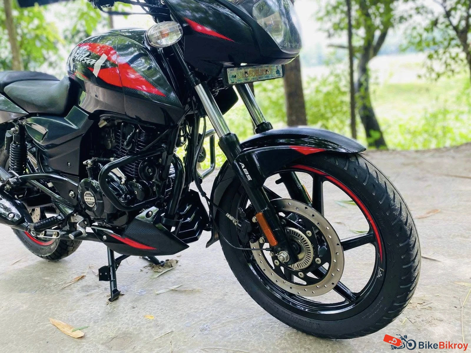 Bajaj Pulsar twin disc ABS 2023 black