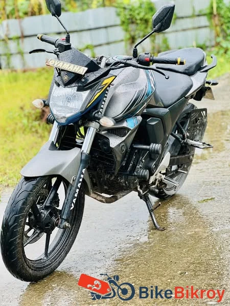 Yamaha FZS V2