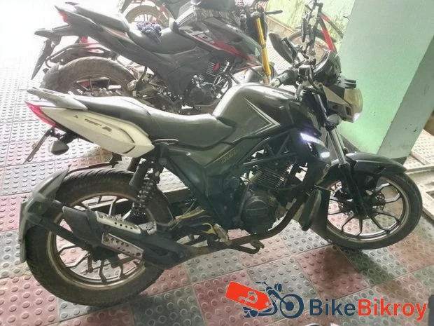 UM Xtreet 150R