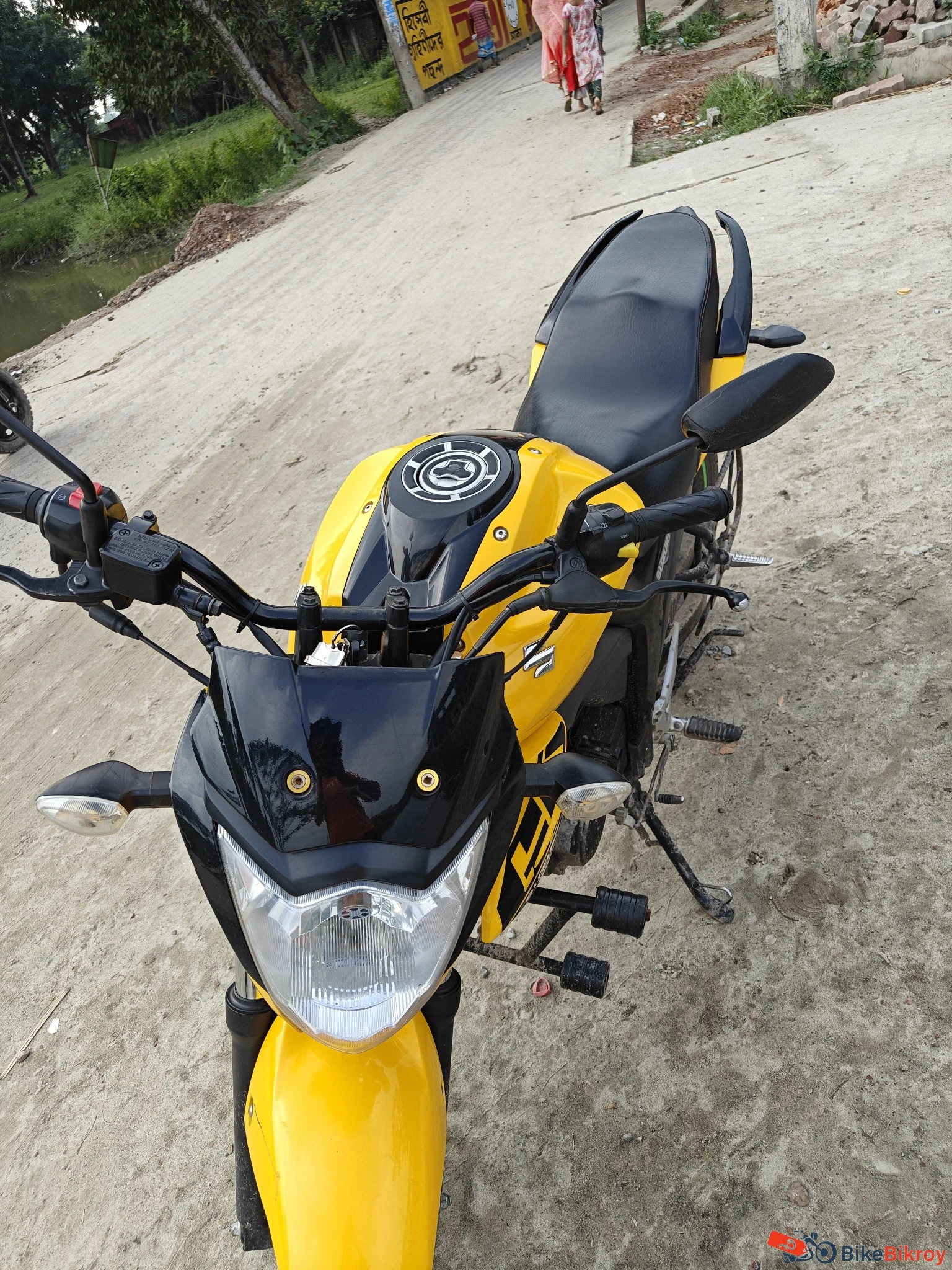 Suzuki Gixxer Monotone Yellow
