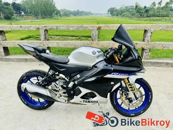 Yamaha R15M BS6