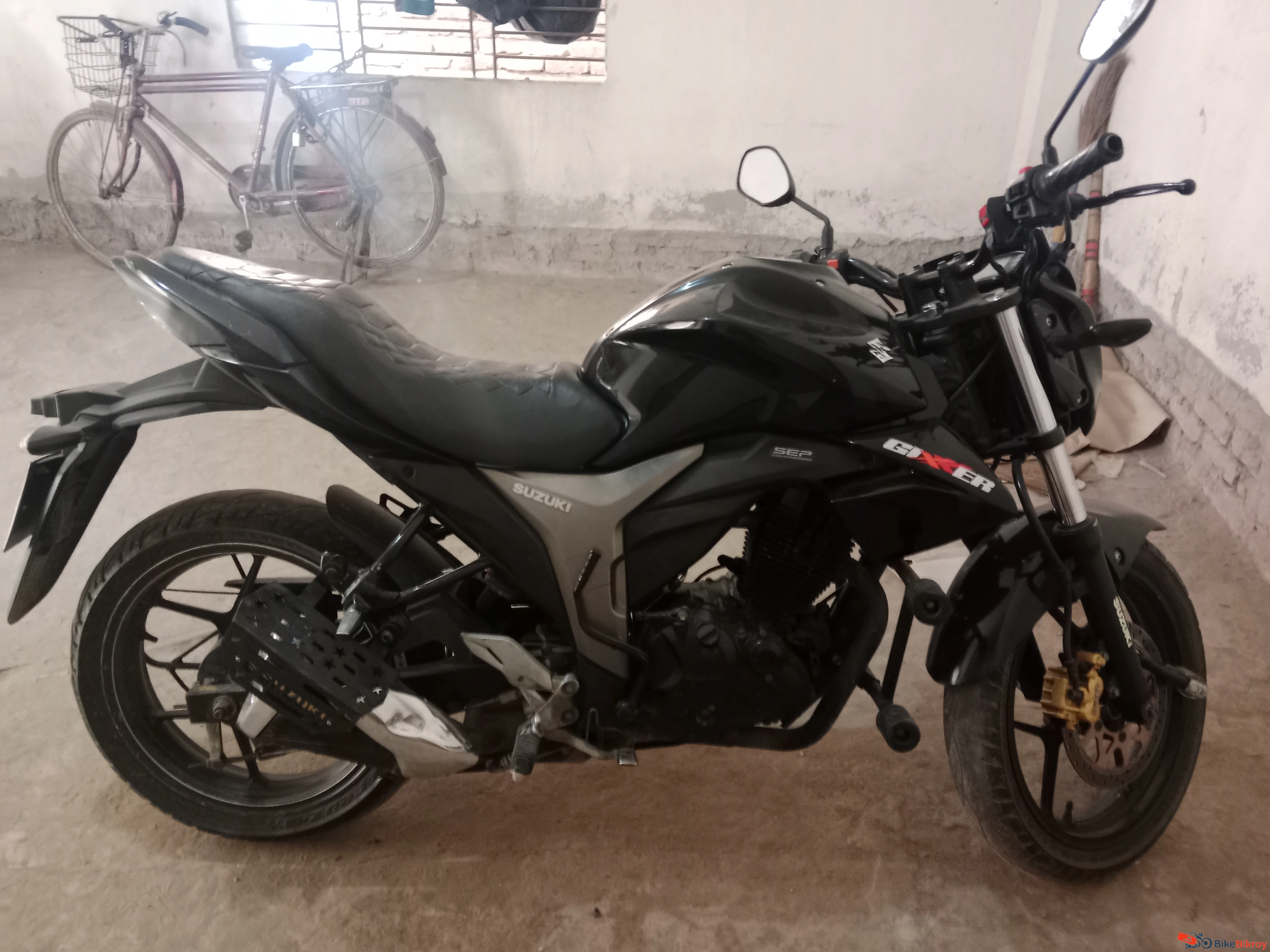 Suzuki Gixxer Monotone
