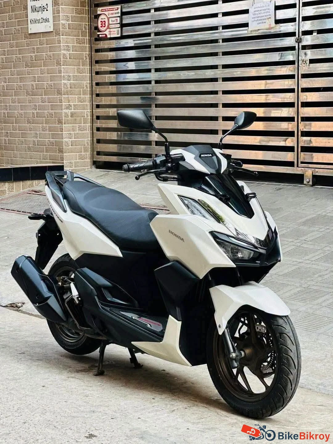 Honda Vario White color