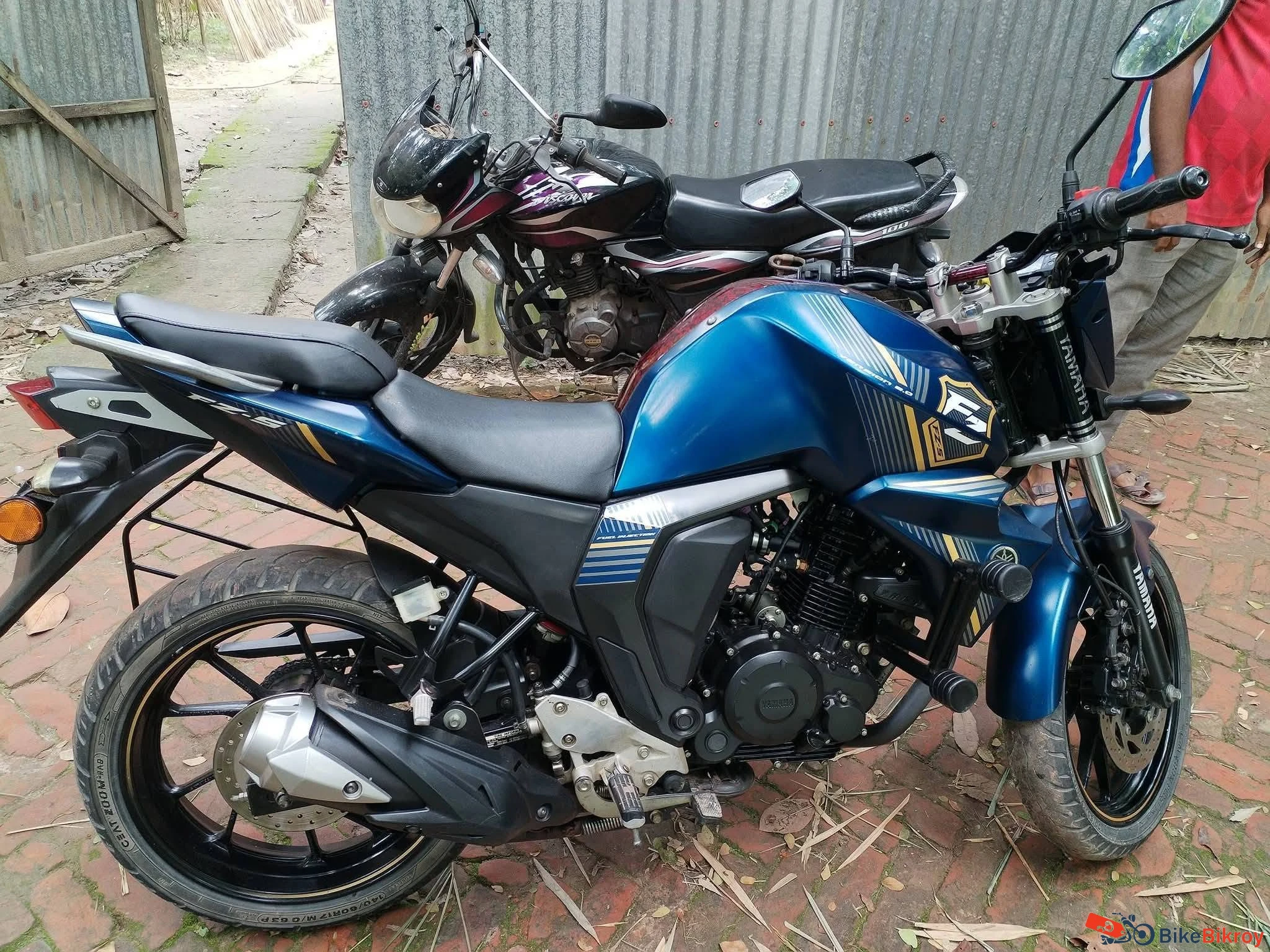 Yamaha FZS V2