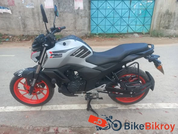 Yamaha FZS V4