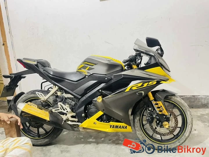 Yamaha R15 V3