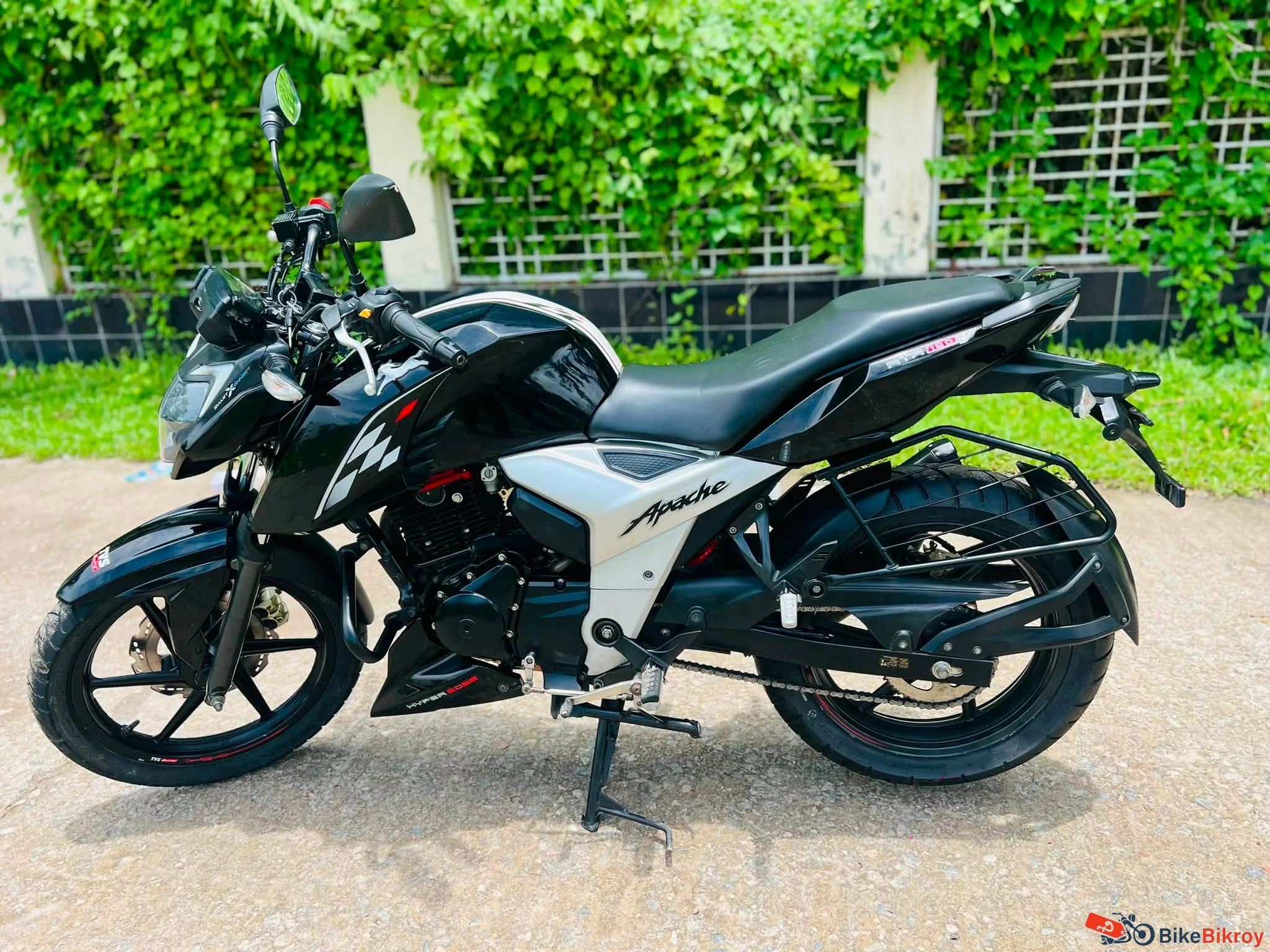 TVS Apache RTR 4V
