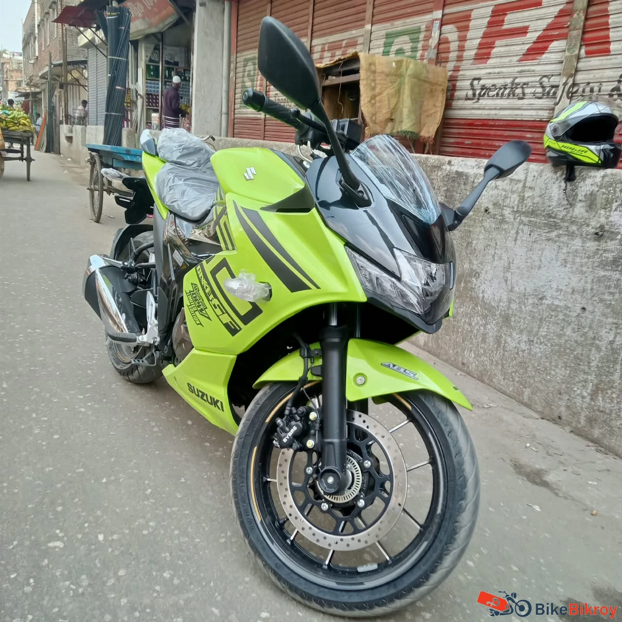 SUZUKI GIXXER SF 250 CC ONLY 35 KM RUNNING